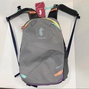 New Cotopaxi Unisex Allpa 20L Travel Backpack Del Día Grey & Multi Colorway